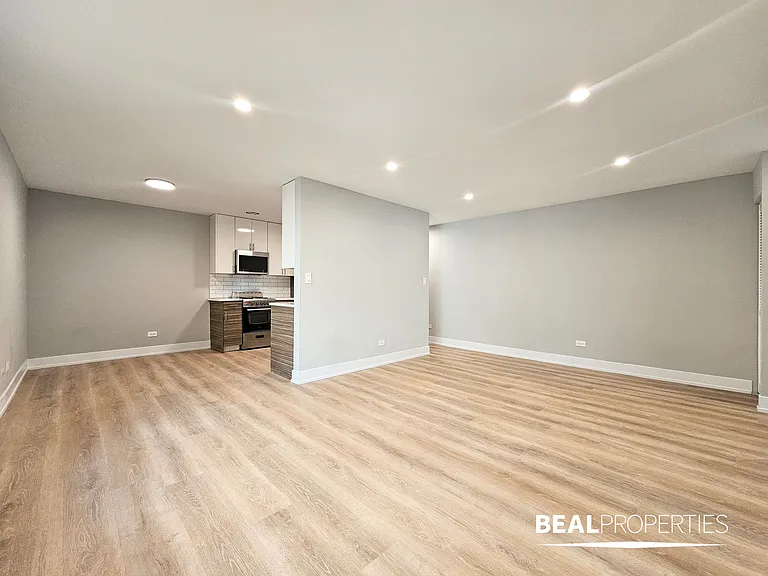 452 W Oakdale — Photo 62
