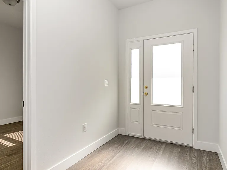 1213 Waterford St SE — Photo 5