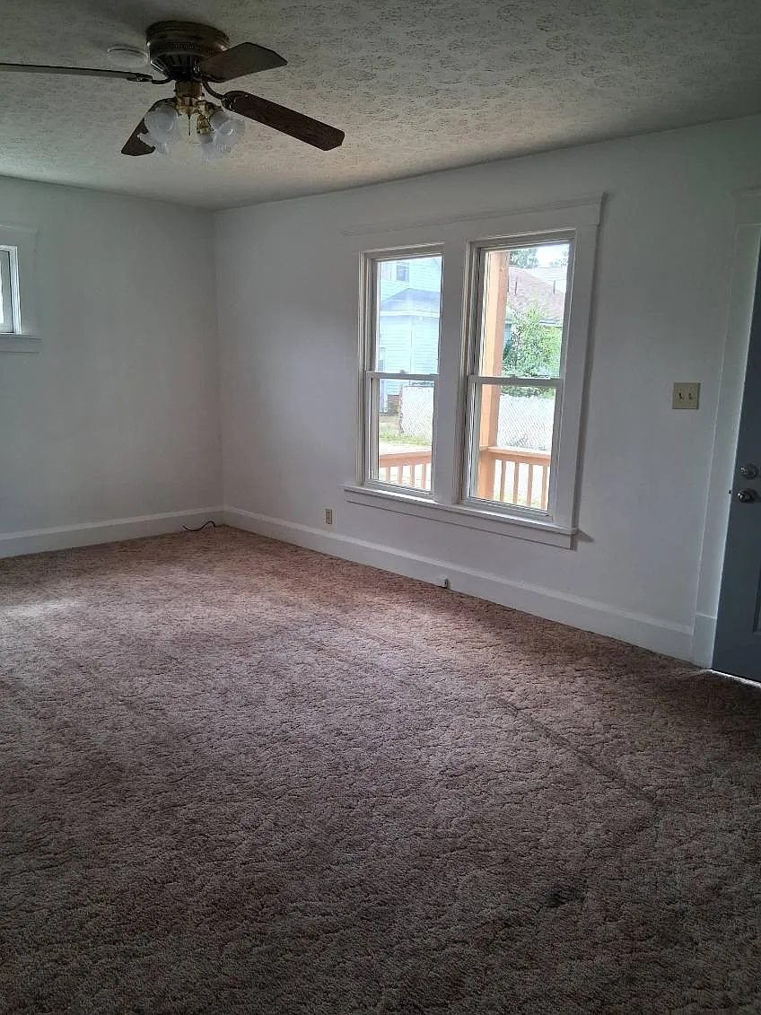 2 bed, 1100 sqft, $995 — Photo 3