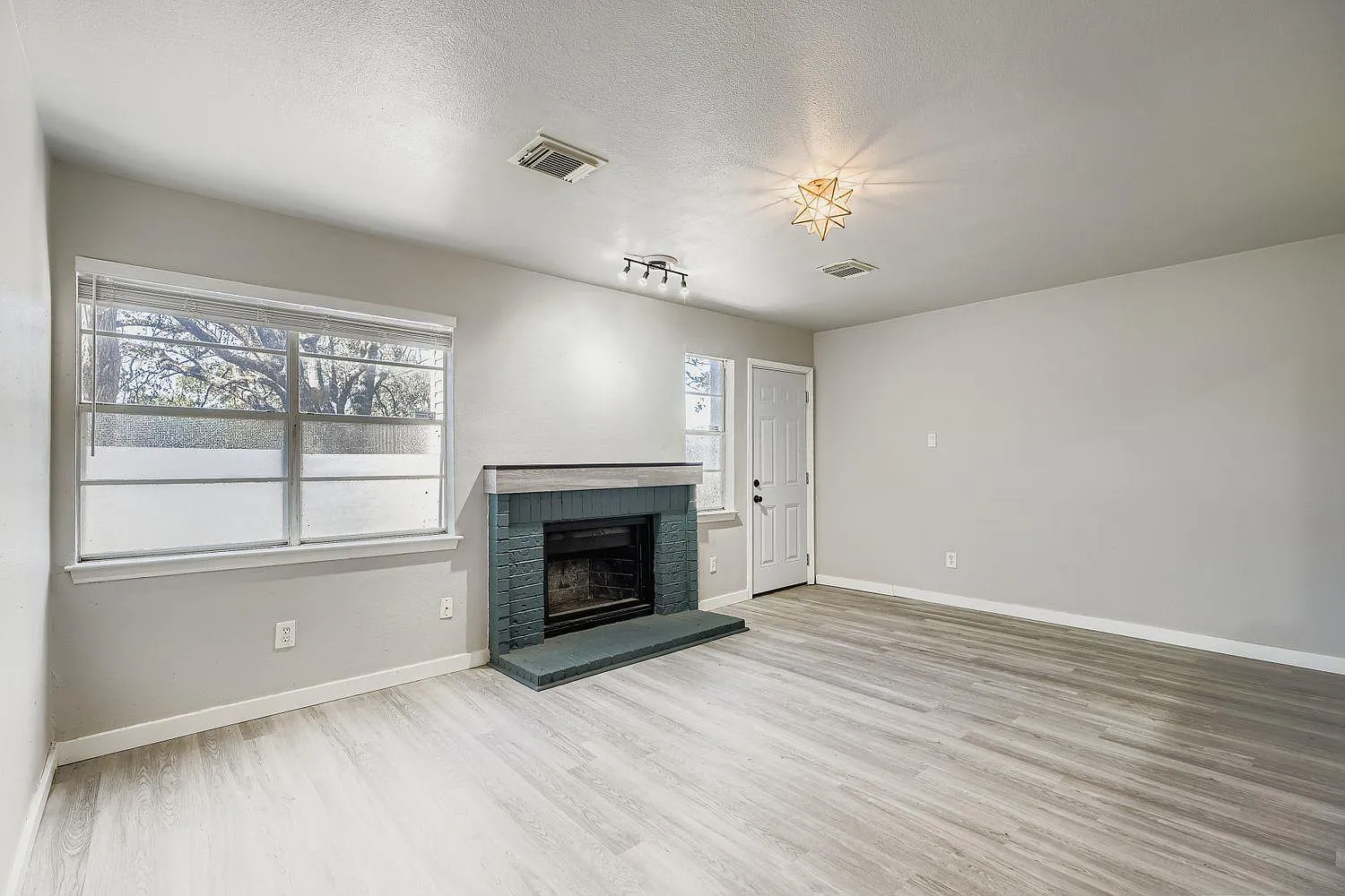 2 bed, 2.5 bath, 1059 sqft, $1,495 — Photo 4