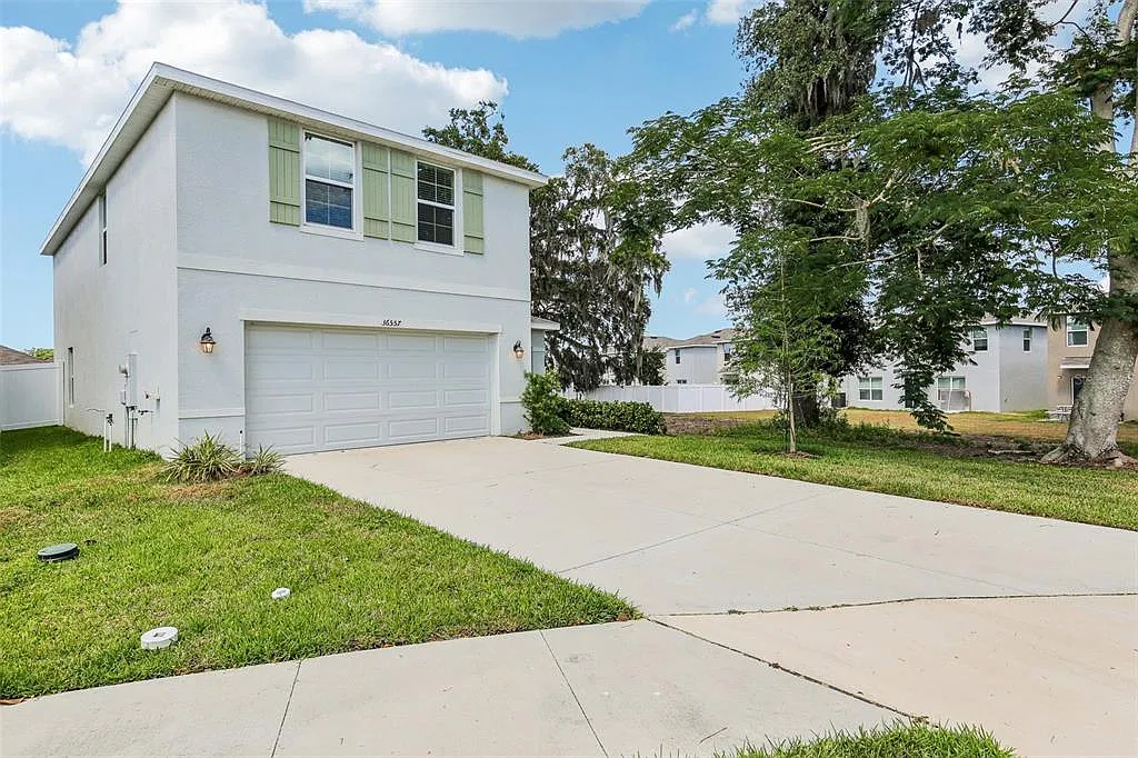 4 bed, 2.5 bath, 2238 sqft, $2,400 — Photo 2