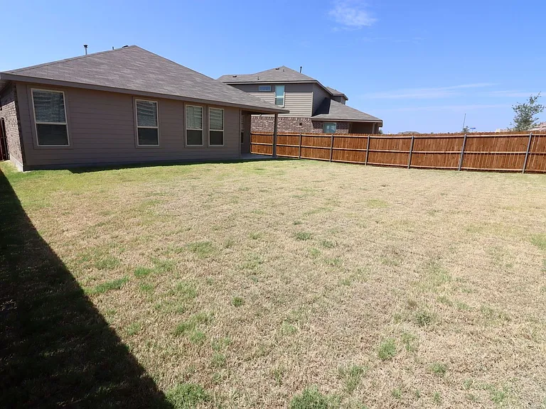 1120 Eastland Ln — Photo 22