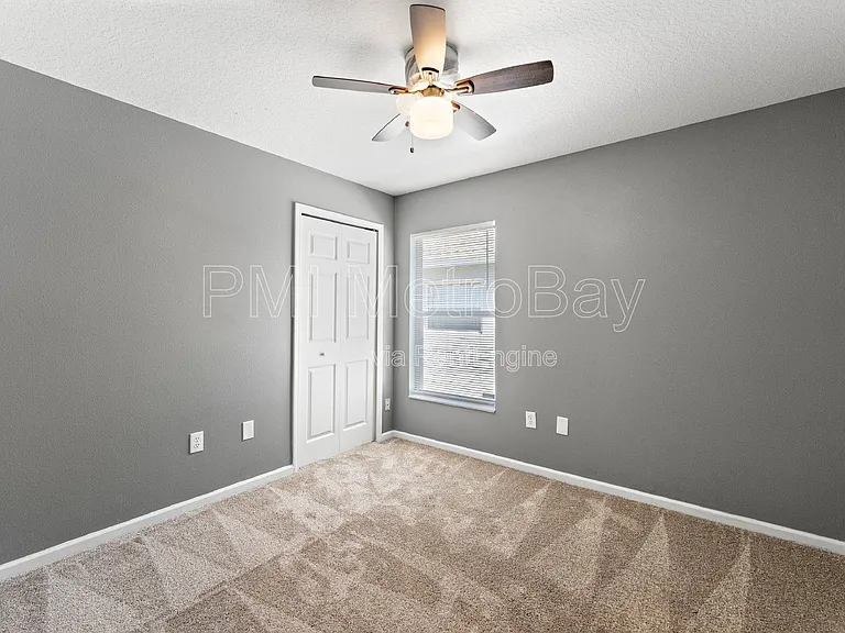 1010 Summer Breeze Dr — Photo 6