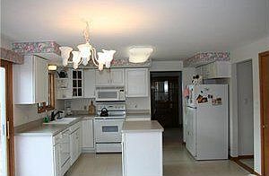 3rd image of 3257 Queens Ln