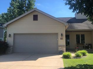 723 Edenberry Ln, Oregon, WI 53575