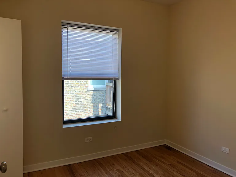 6973 N Greenview Ave — Photo 3