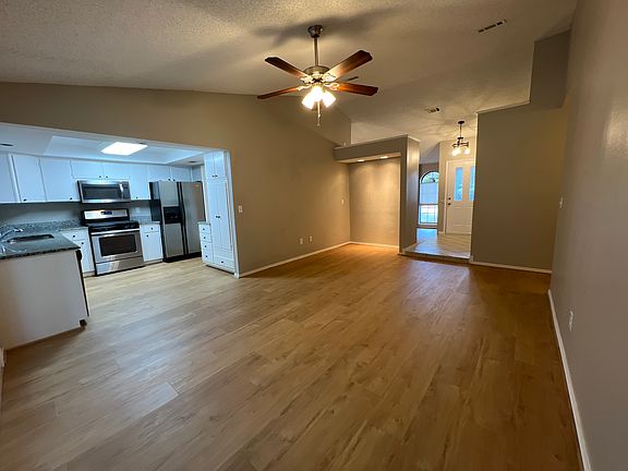 3rd image of 5218 Hollow Bend Ln