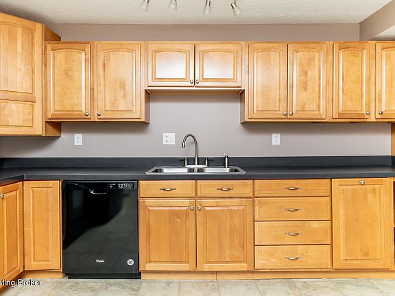 4th image of 5901 Crockett Dr