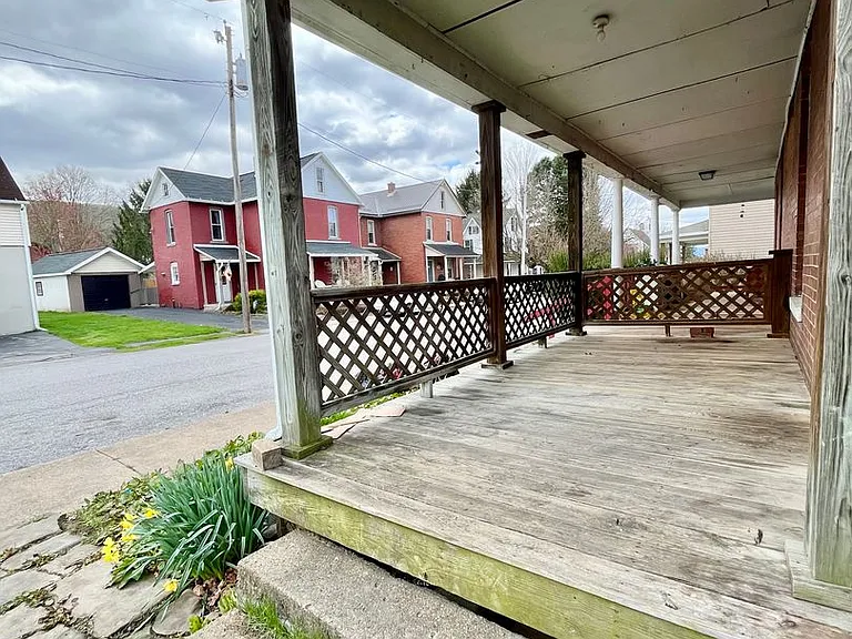 125-127 Maple St — Photo 4