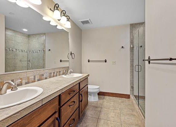 Master Bedroom Bathroom