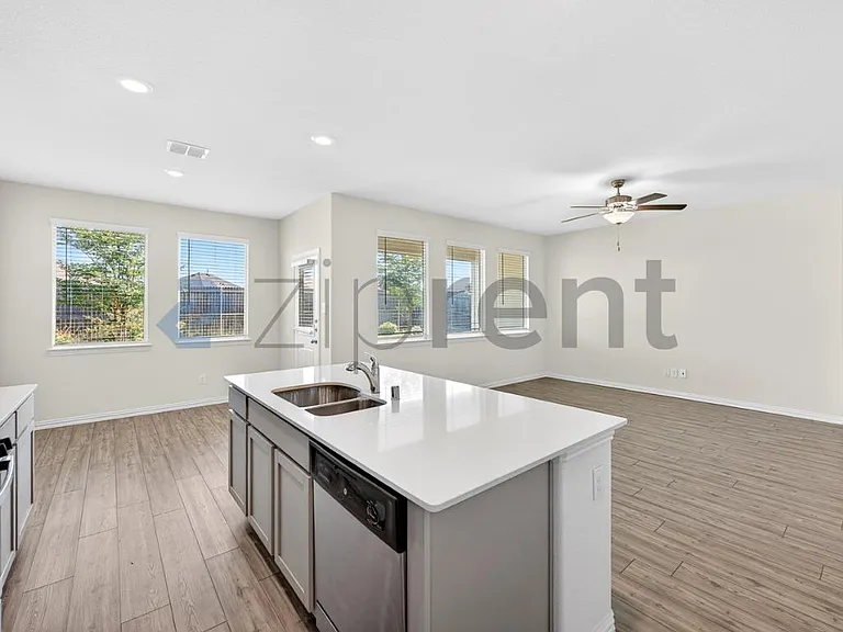2130 Clarion Dr — Photo 11