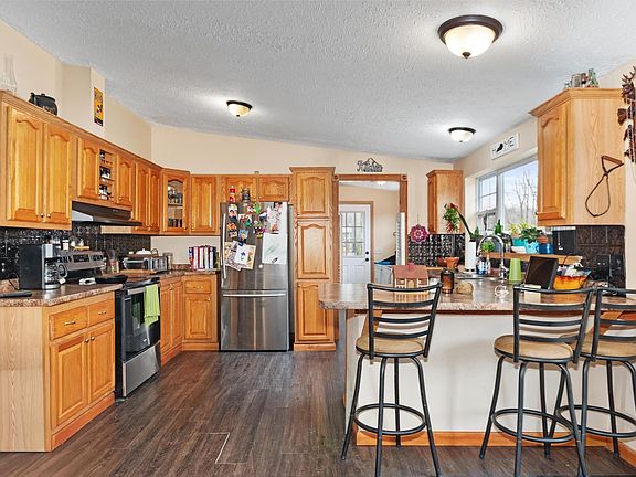 2nd image of 1007 River Rd