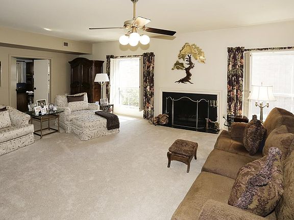 4th image of 2612 Glen Haven Blvd