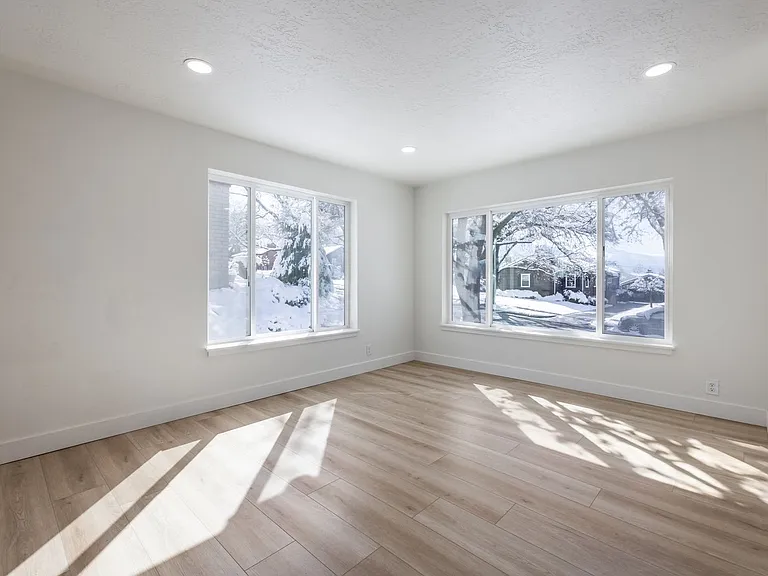 2327 E Bryan Ave — Photo 8