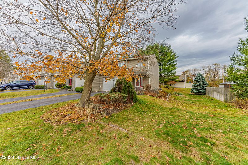 2nd image of 2033 Rosedale Way