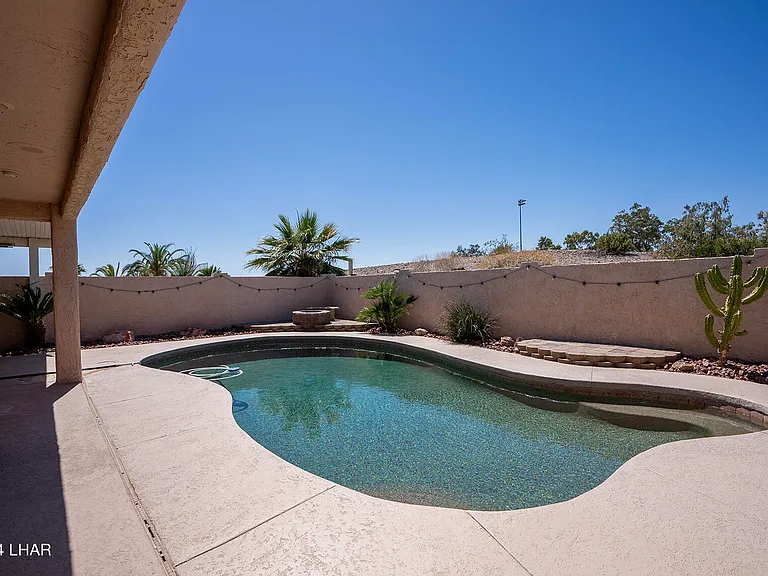 2253 Daytona Ave — Photo 9