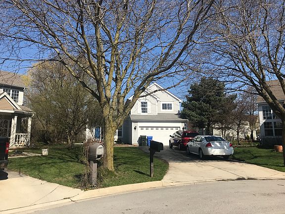 3rd image of 7 N Lakewood Ct