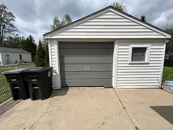4th image of 14935 Harrison St