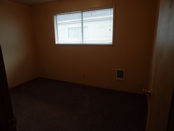5th image of 3050 Maryland St APT 8