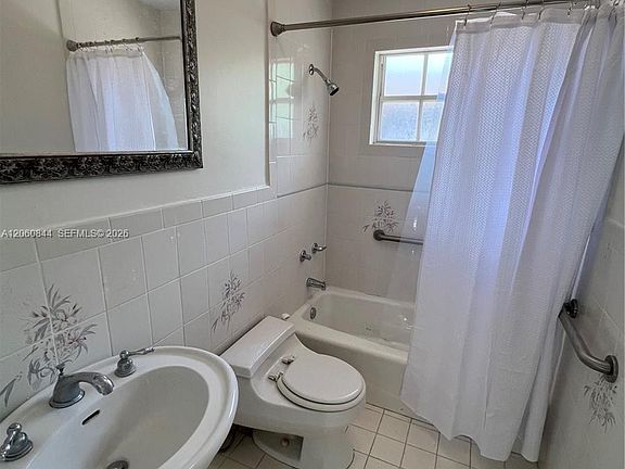 5th image of 421 NW 57th Ct