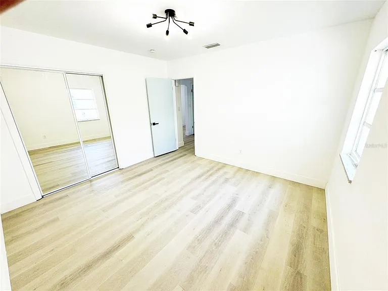 101 S Corona Ave — Photo 21
