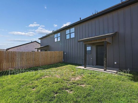 5th image of 14411 Periwinkle Dr Unit 1