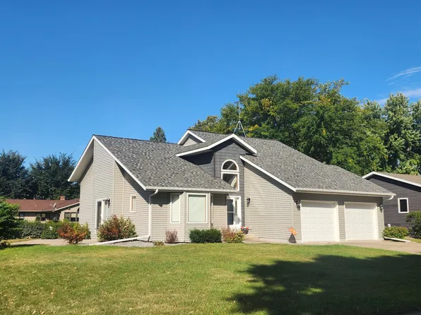 512 Galles Dr, Redwood Falls, MN 56283
