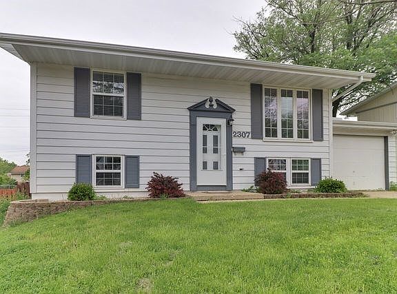 2nd image of 2307 W Kensington Dr