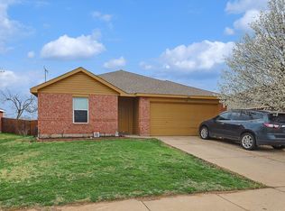 312 Deer Run Dr, Sanger, TX 76266