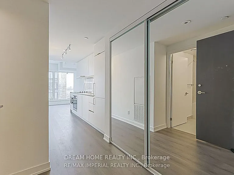 8 Wellesley St W #4907 — Photo 4