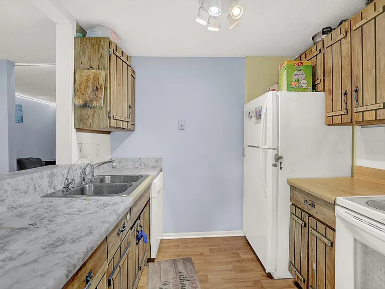 7915 Broadview Dr — Photo 25