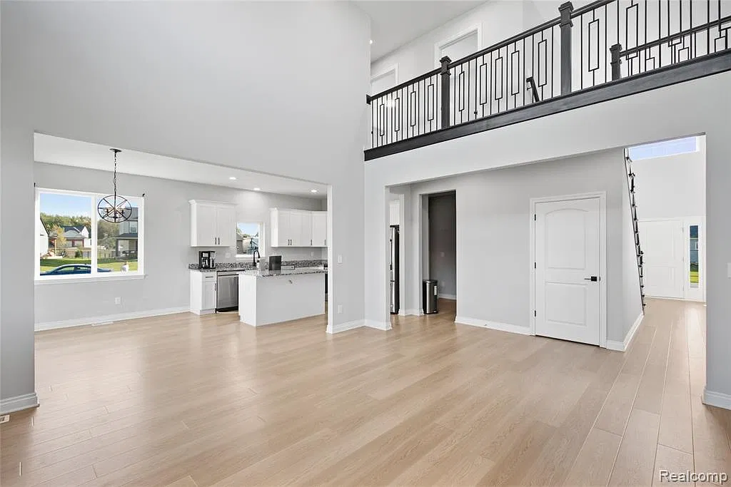 4 bed, 2150 sqft, $2,900 — Photo 3