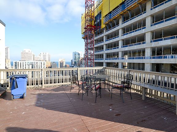 2nd image of 1211 Lasalle St #7O4
