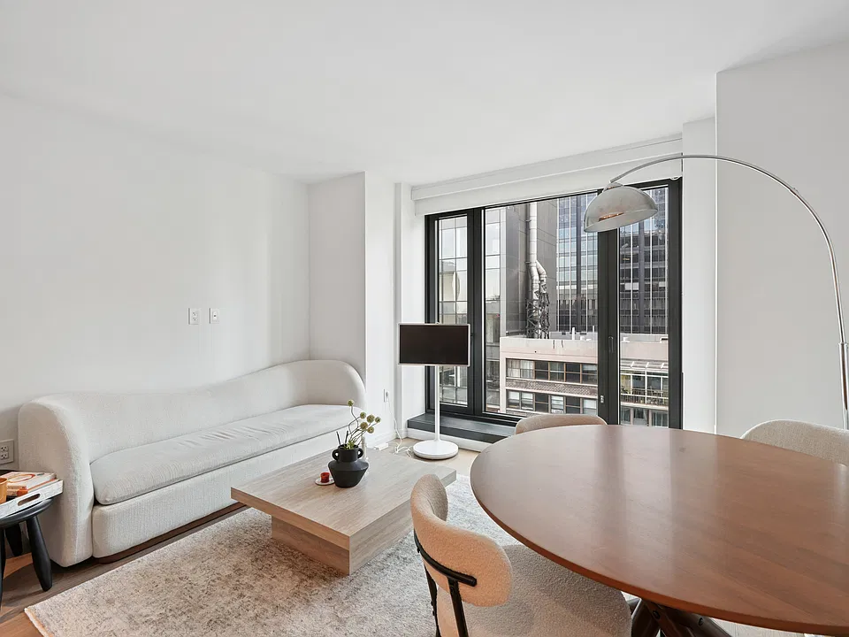 111 W 56th St #34E