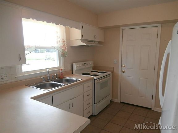 5th image of 130 Sylvia Dr