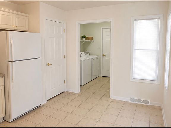 5th image of 3844 Farmstead Dr