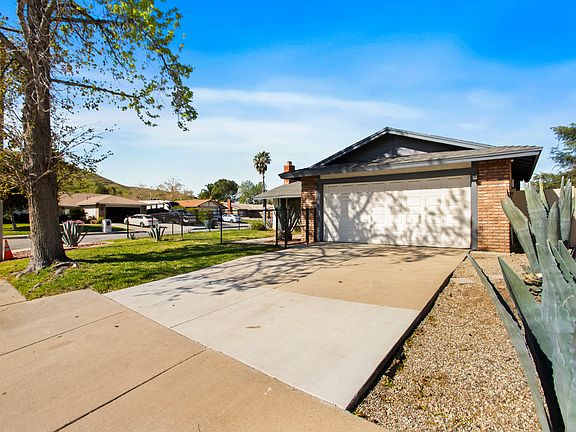 3rd image of 4534 N Park Dr