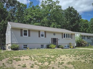 11 Centennial Ct, Sicklerville, NJ 08081