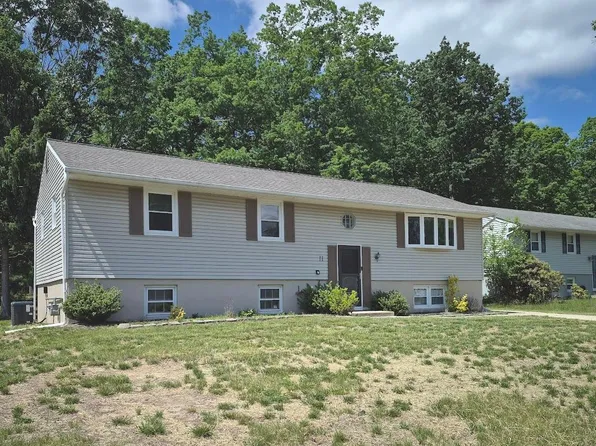 11 Centennial Ct, Sicklerville, NJ 08081