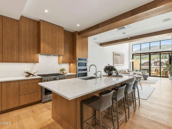 137 Benchmark Rd #214, Avon, CO 81620