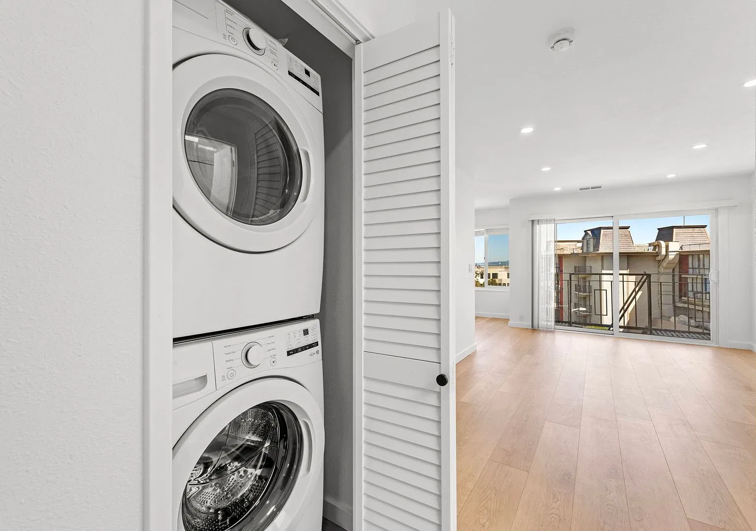 Renovated 2BR with Bay Views & In-Unit Laundry! — Photo 4