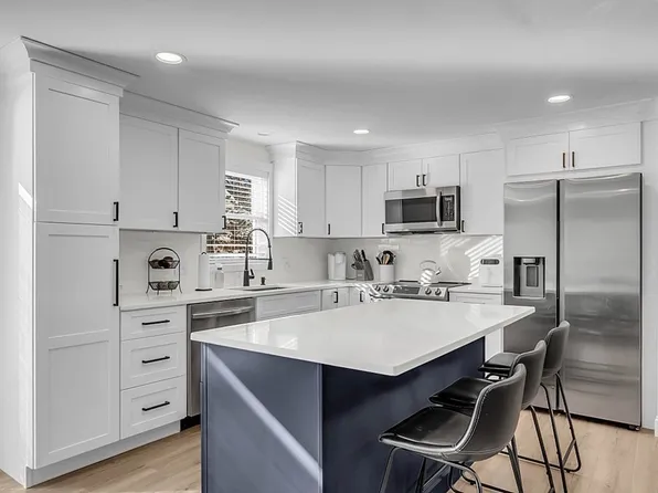 35 Riverdale Ave, Tewksbury, MA 01876