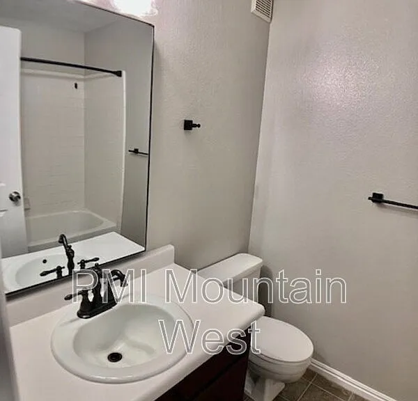 567 N 200 E #3 — Photo 16