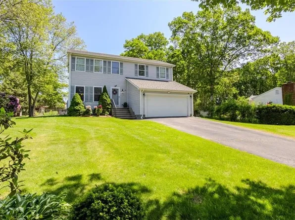 46 Lincoln Dr, Johnston, RI 02919