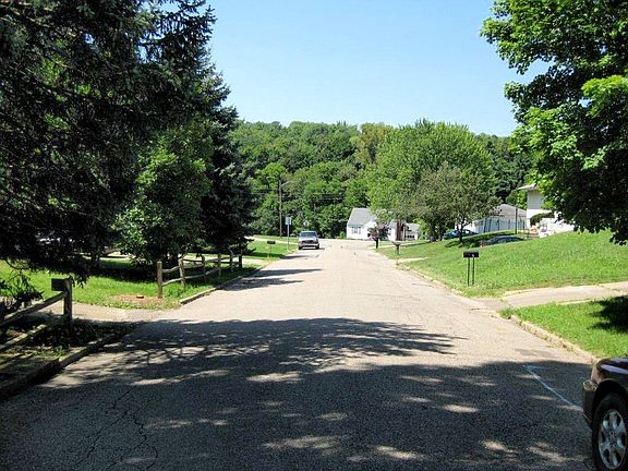 2nd image of 7 Farhills Dr