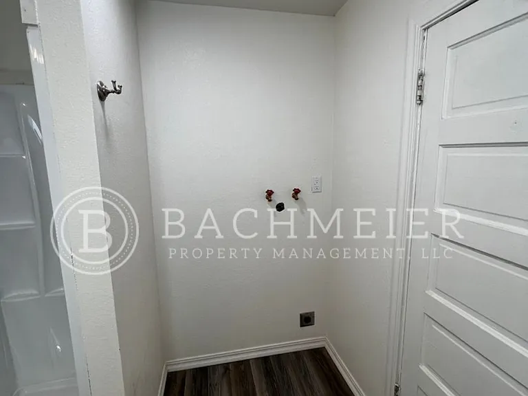 346 SW 3rd St — Photo 10