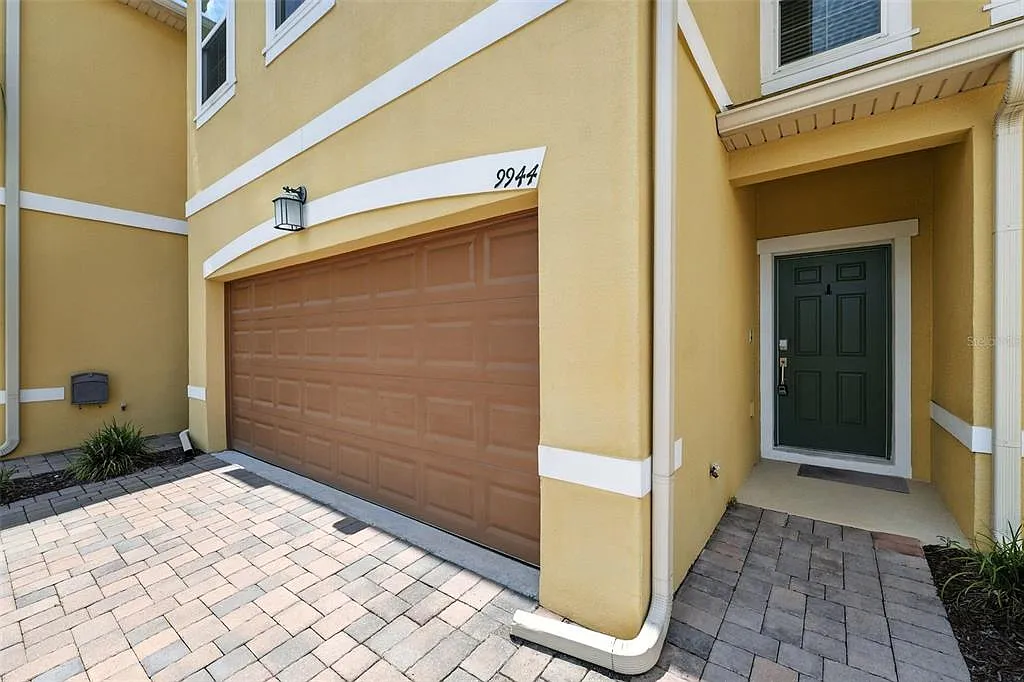 3 bed, 2.5 bath, 1741 sqft, $2,495 — Photo 3