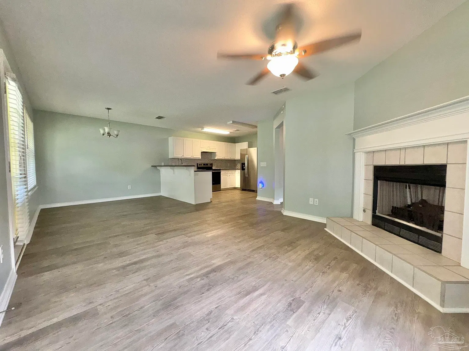 3 bed, 2129 sqft, $2,300 — Photo 3