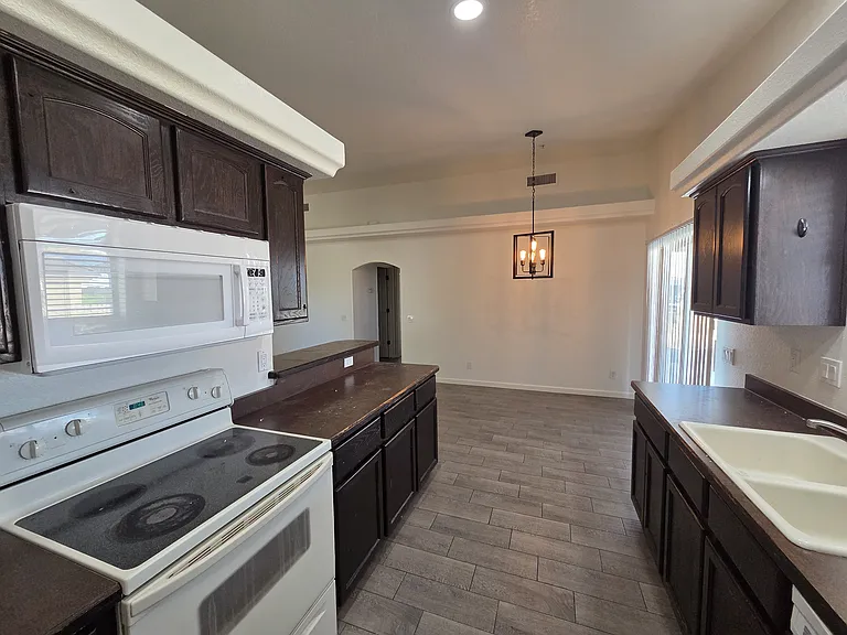 3404 Oro Grande Blvd — Photo 3