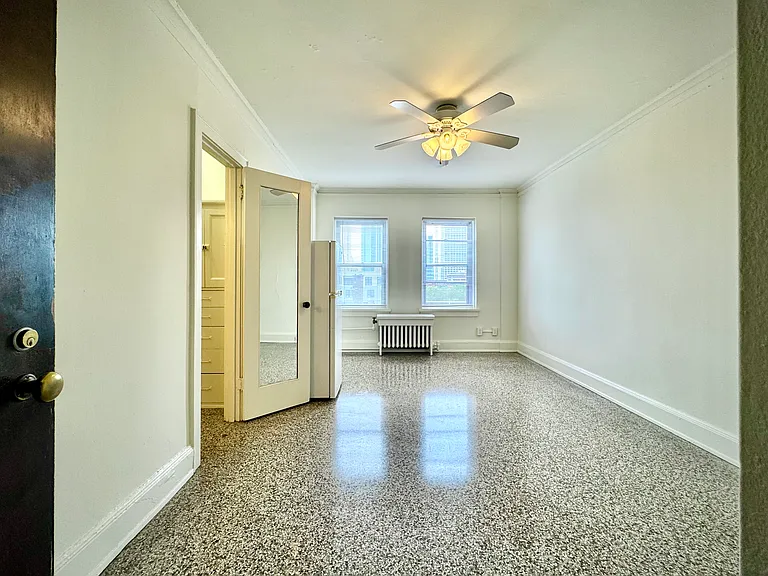 Marshall Hall Apartments — Photo 11
